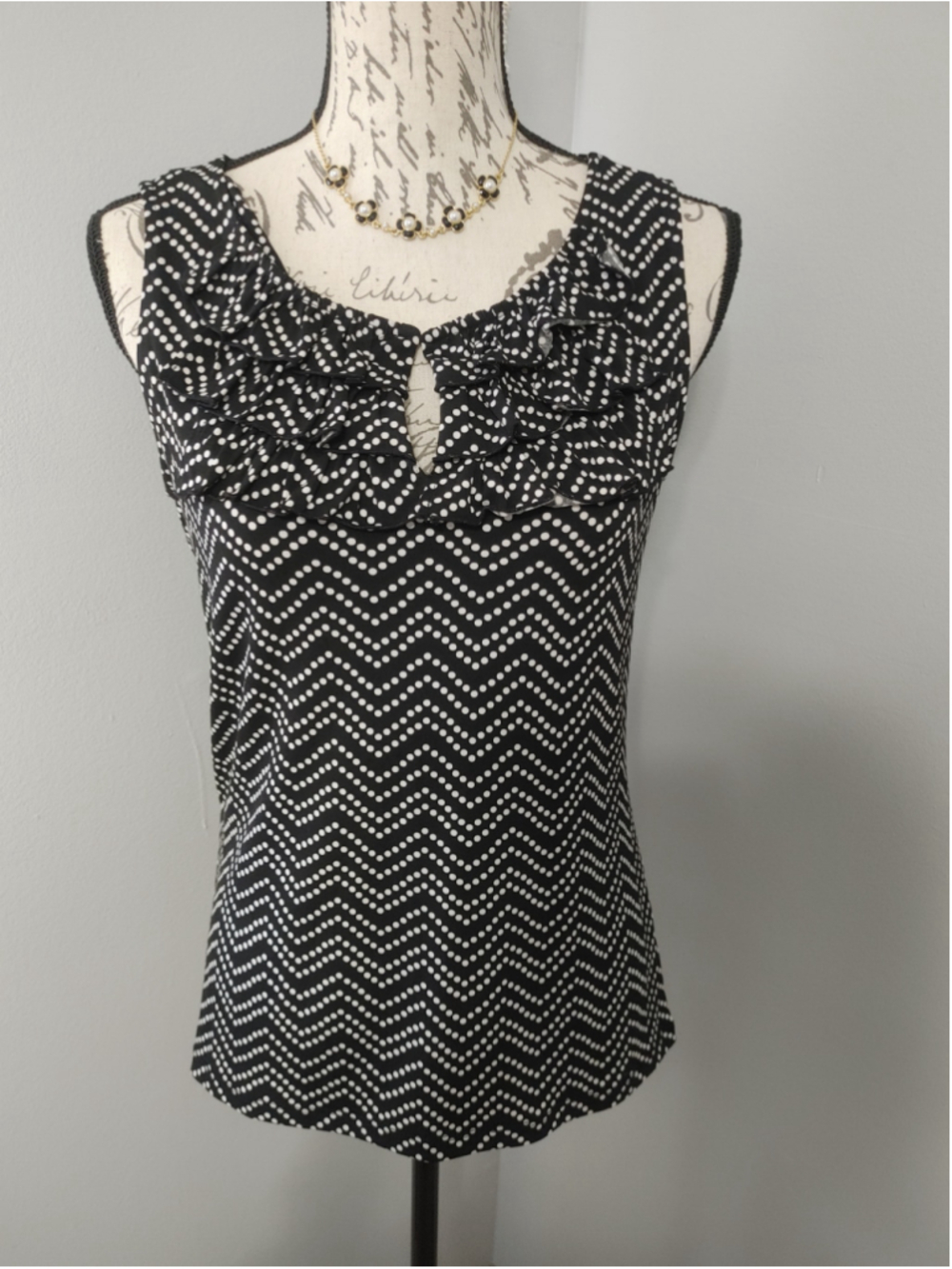 Women's Jones Studio Chevron Tank Top Ruffle Size S Black White